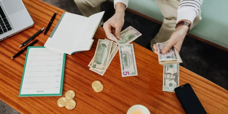 How Can You Travel on a Tight Budget Without Sacrificing Comfort?