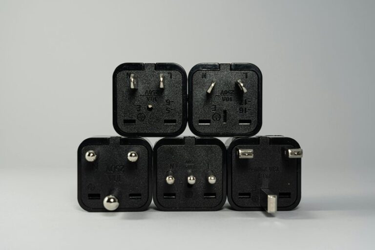 selecting ideal travel adapter